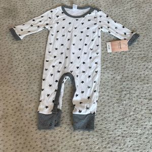 White gray star onesie 6-9m NEW w TAG